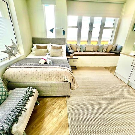 Beachfront Compact Coastal Crib, Direct Sea Views & Air Conditioning Littlestone-on-Sea Luaran gambar
