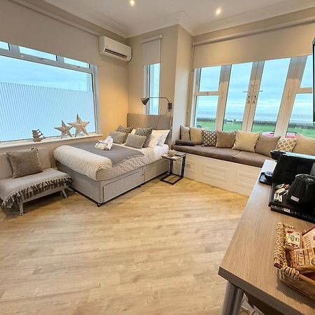 Beachfront Compact Coastal Crib, Direct Sea Views & Air Conditioning Littlestone-on-Sea Luaran gambar