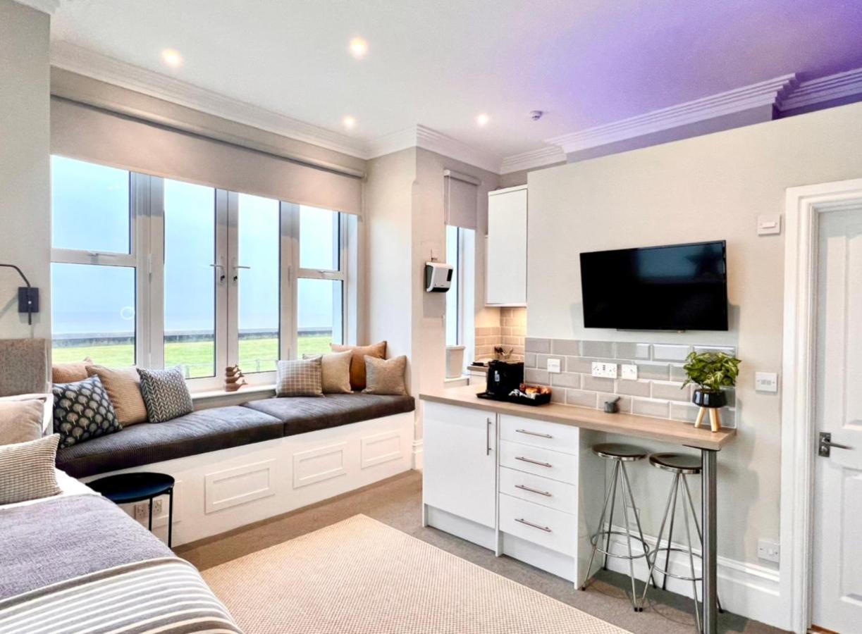 Beachfront Compact Coastal Crib, Direct Sea Views & Air Conditioning Littlestone-on-Sea Luaran gambar