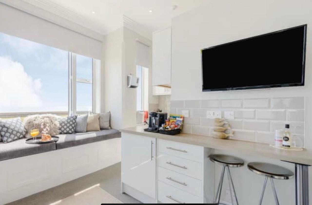 Beachfront Compact Coastal Crib, Direct Sea Views & Air Conditioning Littlestone-on-Sea Luaran gambar