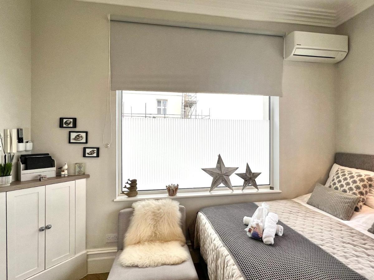 Beachfront Compact Coastal Crib, Direct Sea Views & Air Conditioning Littlestone-on-Sea Luaran gambar
