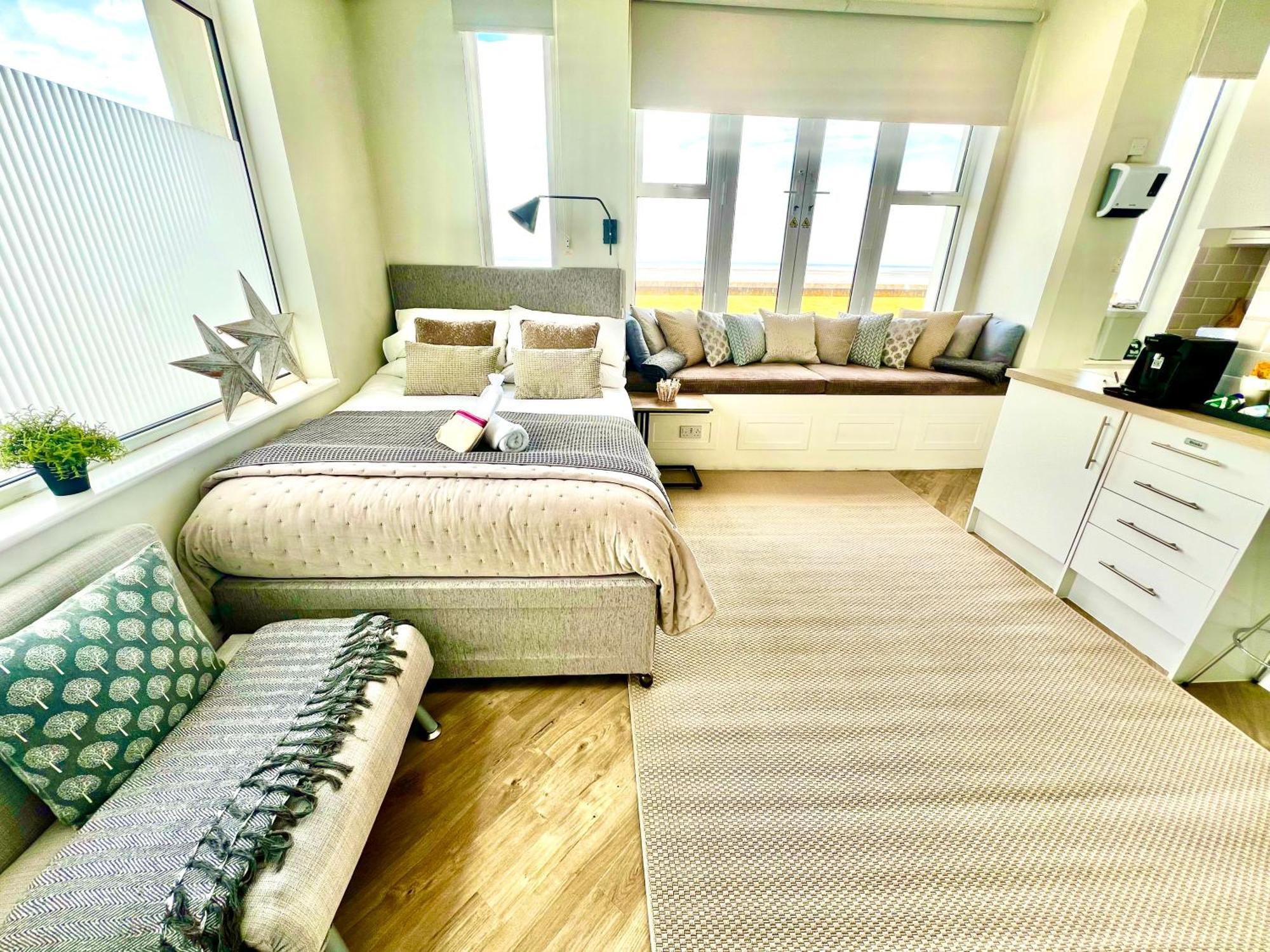 Beachfront Compact Coastal Crib, Direct Sea Views & Air Conditioning Littlestone-on-Sea Luaran gambar