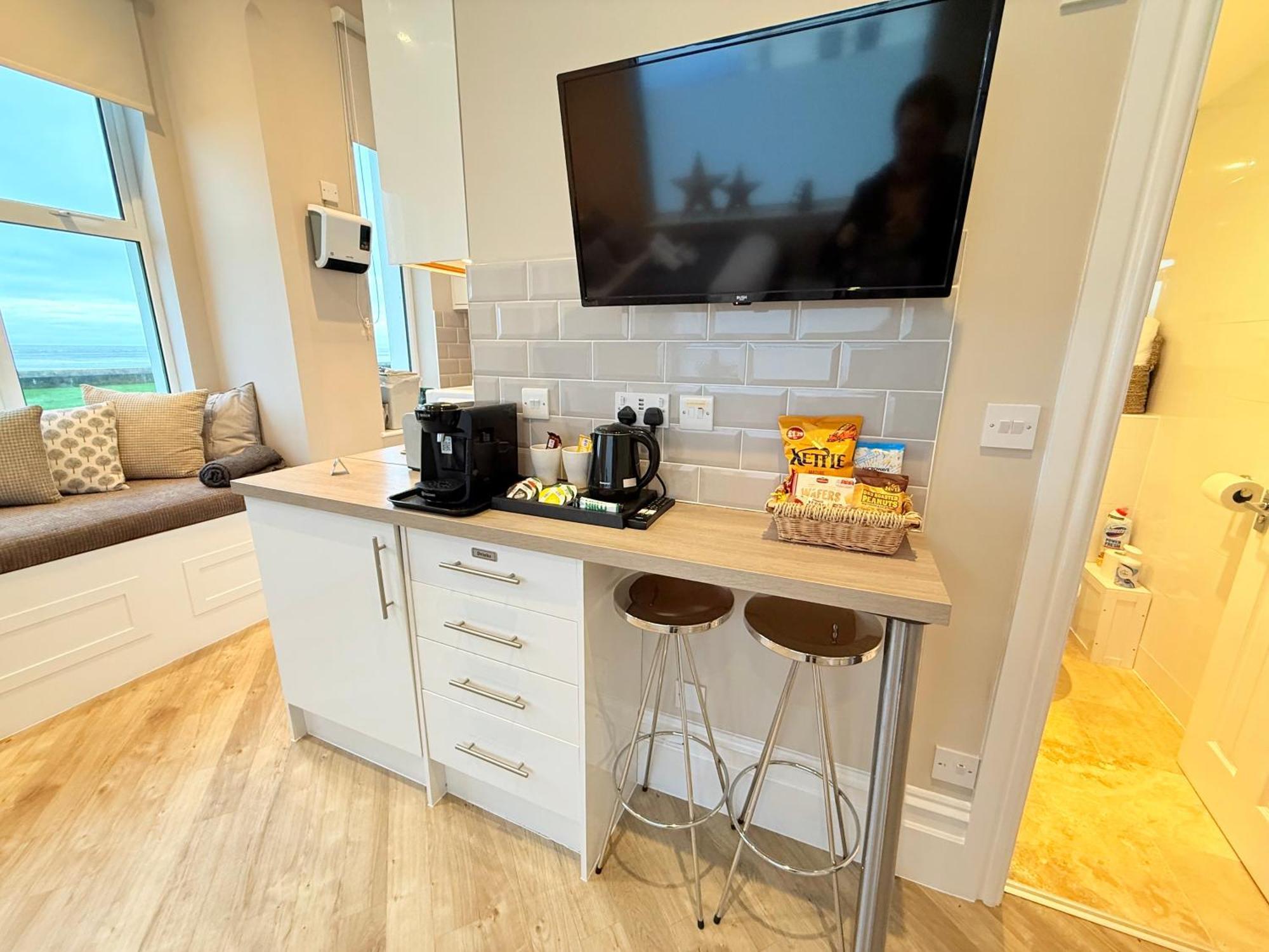 Beachfront Compact Coastal Crib, Direct Sea Views & Air Conditioning Littlestone-on-Sea Luaran gambar